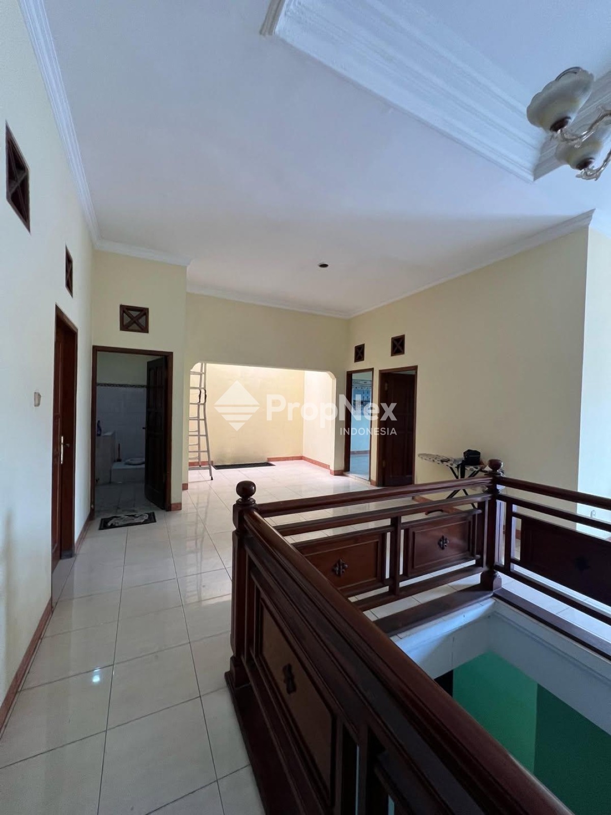 Rumah 2 Lantai Bagus di Gubeng Kertajaya Siap Huni — foto 11